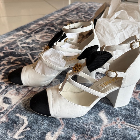 Authentic Chanel Camelia Lambskin & Grosgrain T-Strap Mary Jane Pumps size 37 - Picture 13 of 17